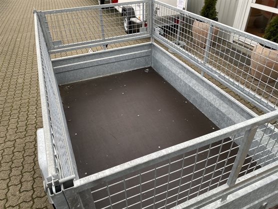 Majster 7520 fritidstrailer med finerbund og gittersider